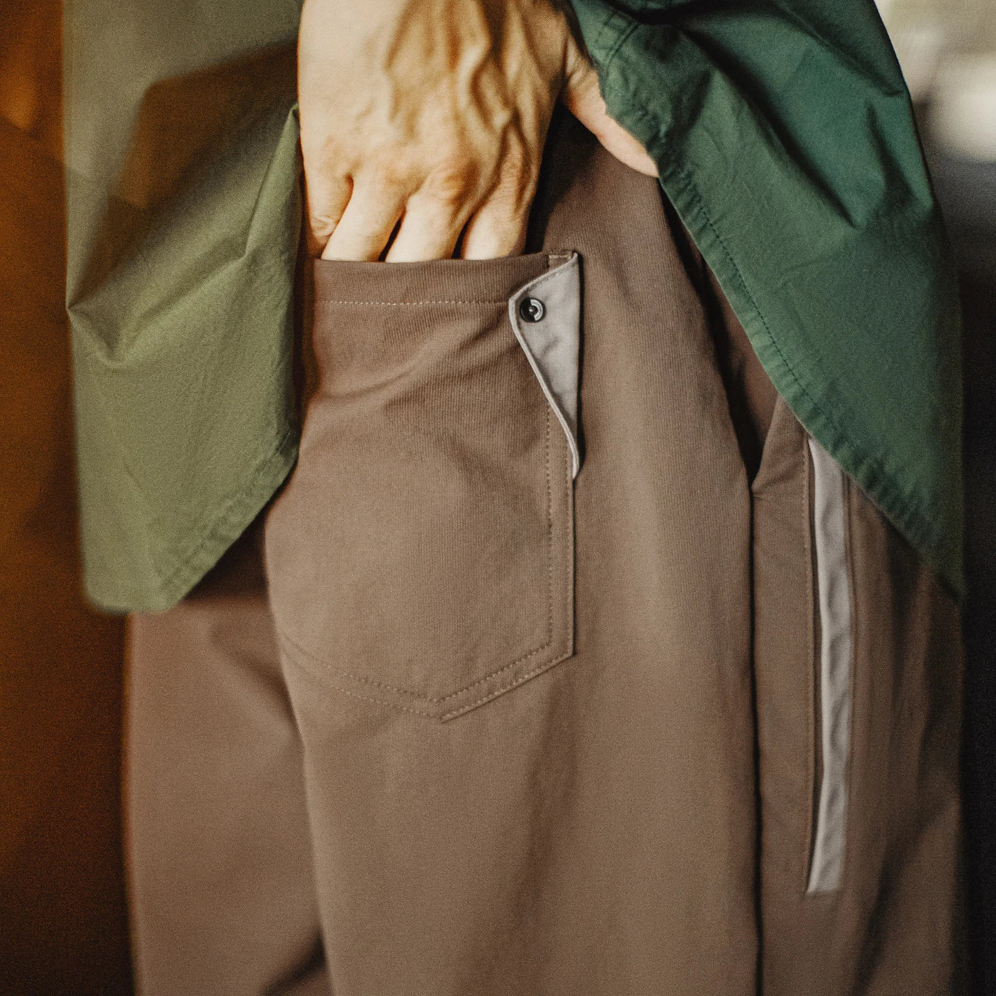 Maden Men Vintage Khaki Casual Pants Lightweight Tapered Long Pants Elastic Waist Wrinkle-Resistant Trousers for Fall Commuting