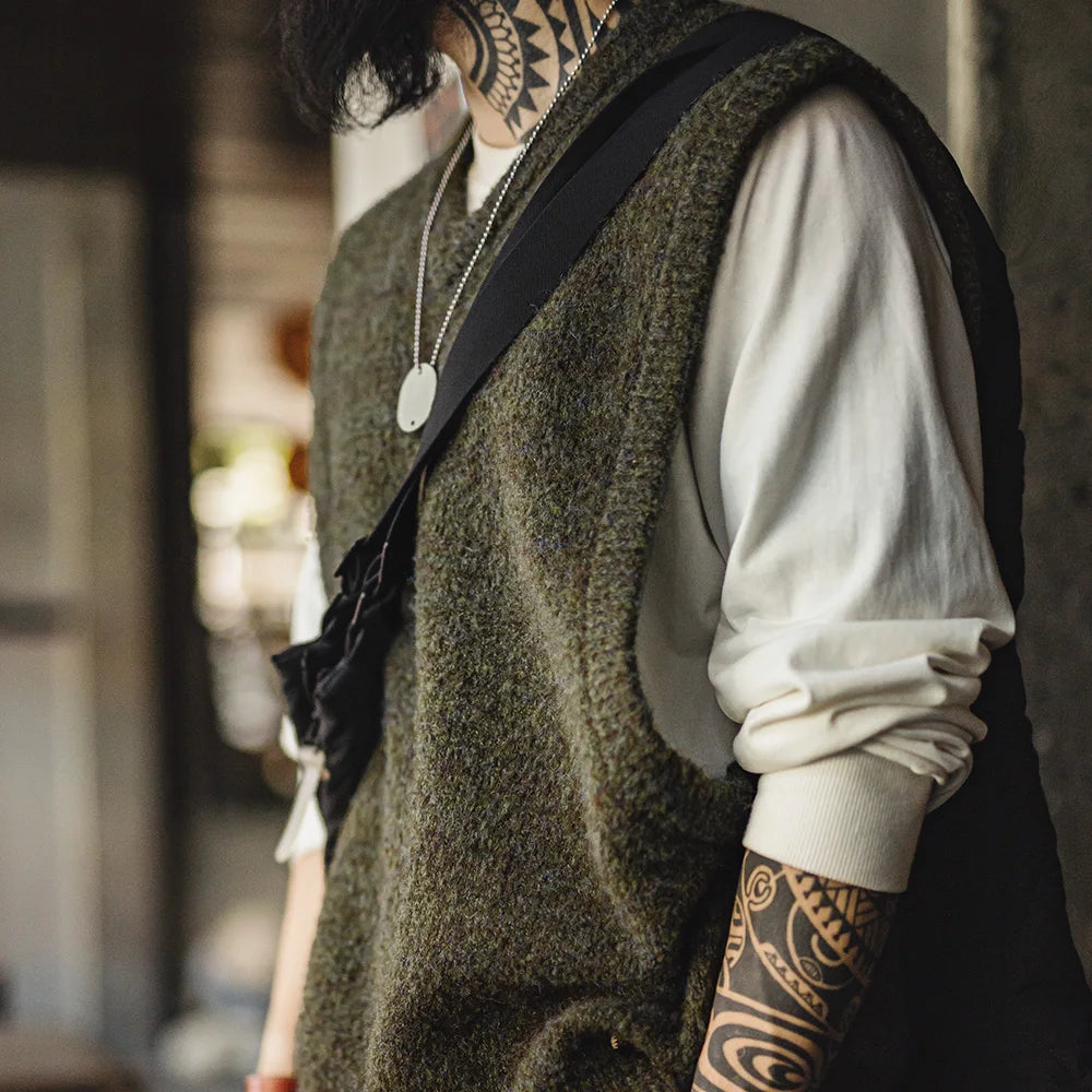 Maden Retro Knitted V-neck Vest for Layering Solid Pullover Warm Sleeveless Waistcoat for Men's Fall and Winter Knitted Tops