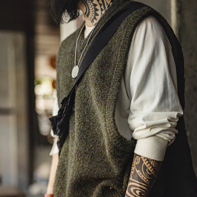 Maden Retro Knitted V-neck Vest for Layering Solid Pullover Warm Sleeveless Waistcoat for Men's Fall and Winter Knitted Tops