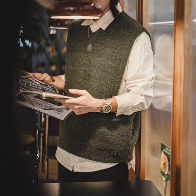 Maden Retro Knitted V-neck Vest for Layering Solid Pullover Warm Sleeveless Waistcoat for Men's Fall and Winter Knitted Tops